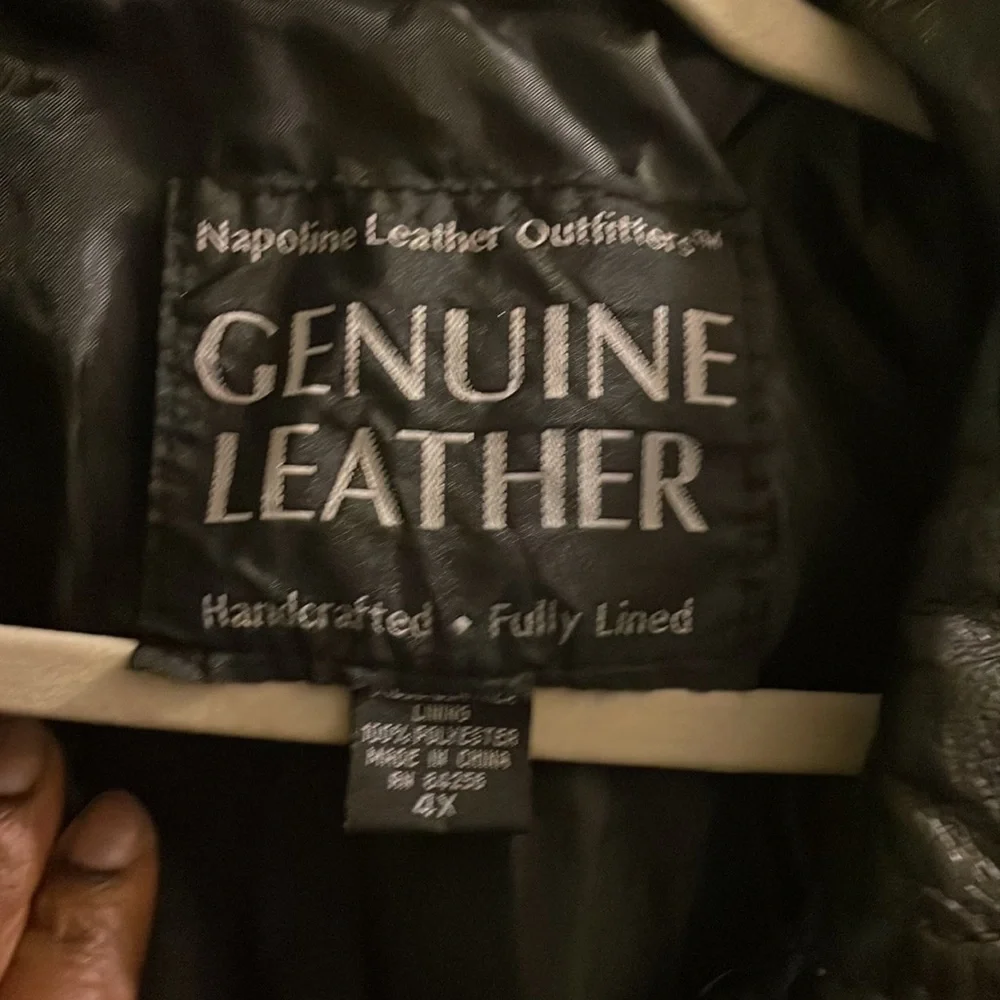 Leather jacket - Picture 4 of 9